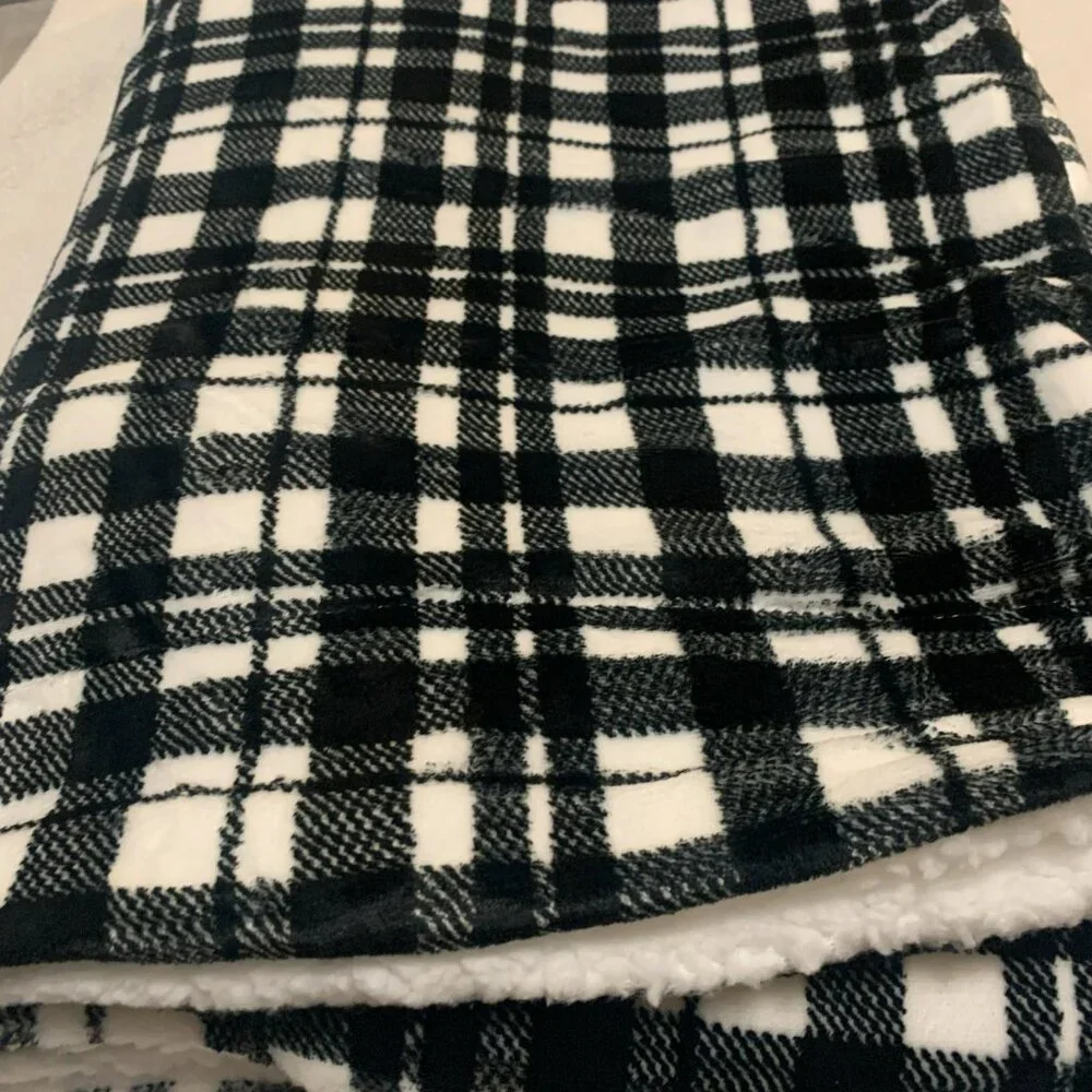 Tommy Bahama Plush Black White Plaid Flannel Sherpa Blanket 50 x 70